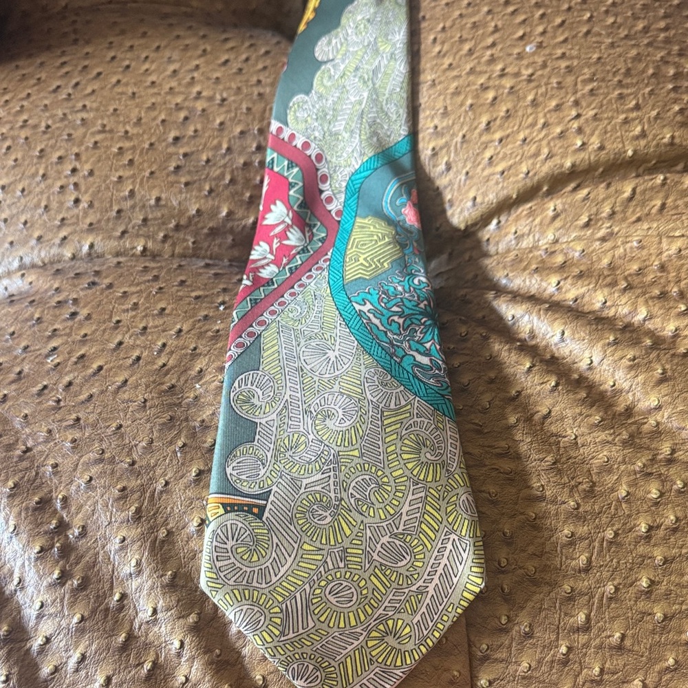 Hermes Paris Authentic Silk Paisley Patterned Men's Tie in Green, Teal and Red